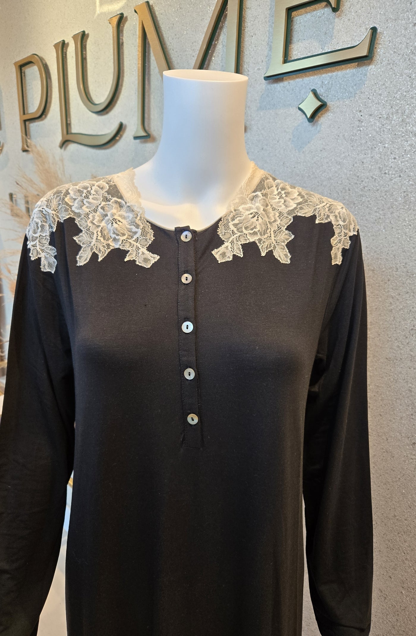 Verdiani Donna Luxurious Nightgown w Lace, Black