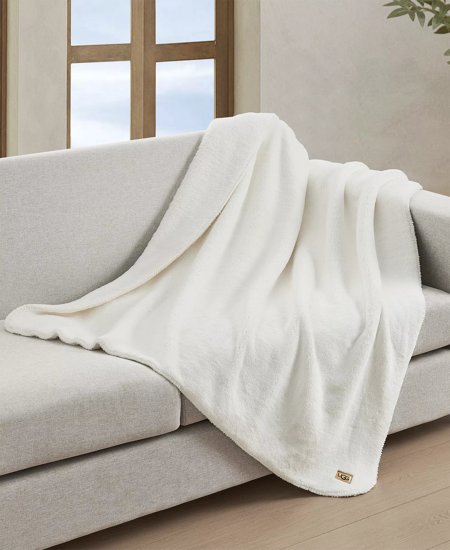 UGG Saige Plush Throw, Snow